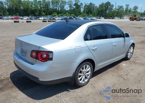 2010 Volkswagen Jetta Se z USA, uszkodzony, nr VIN 3VWRZ7AJ9AM037296